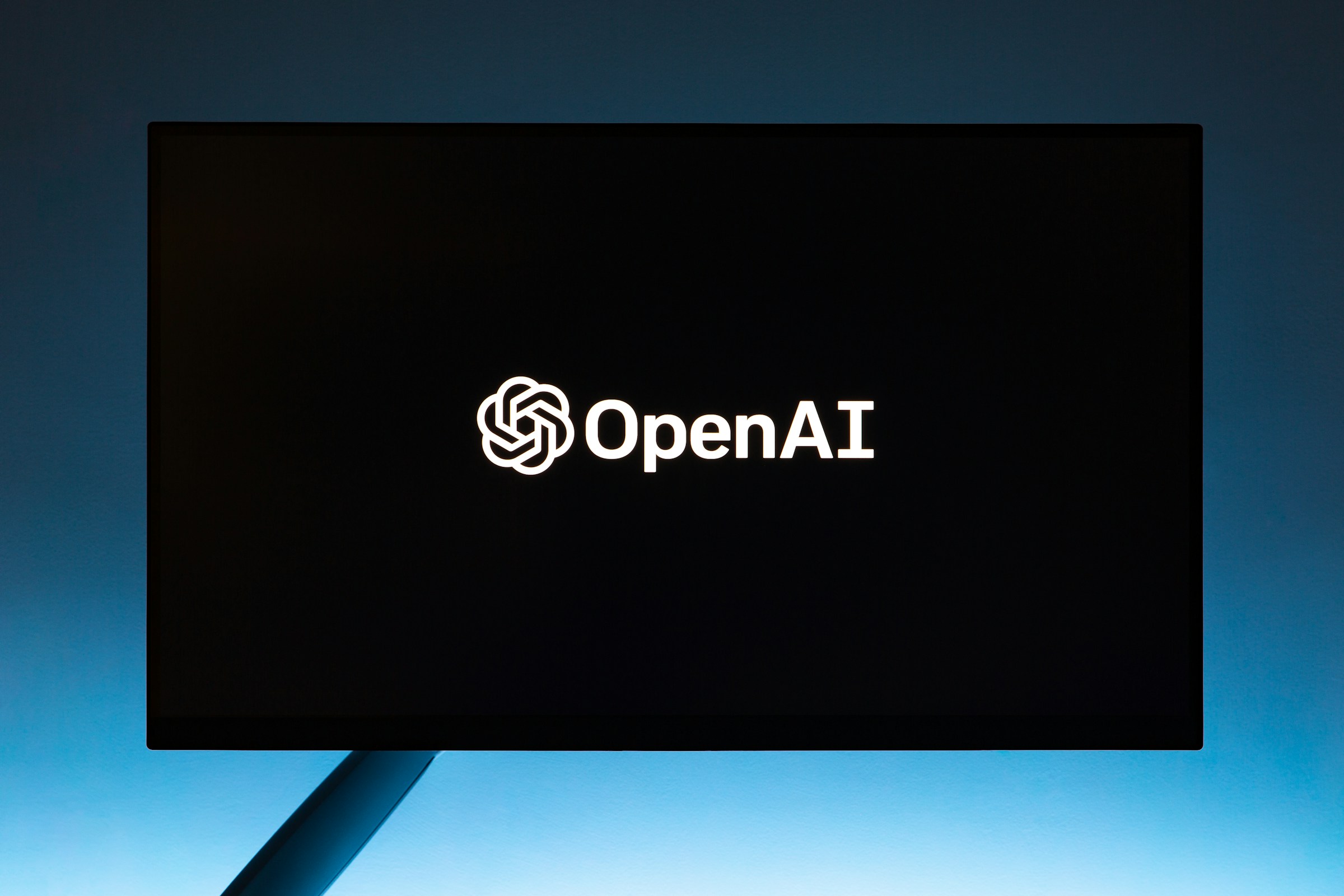OpenAI商业前景惊人:2025年130亿营收,2030年2000亿,多家机构5000亿估值争投